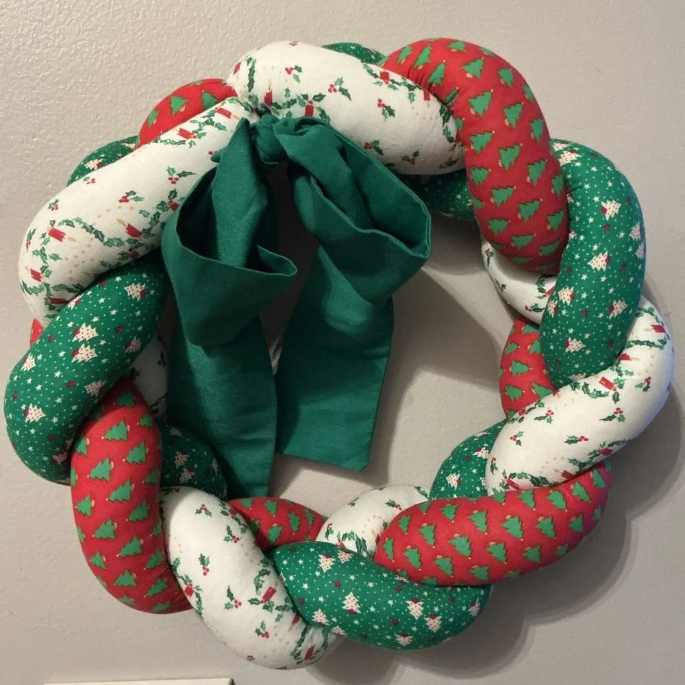Vintage Handmade Braided Christmas Wreath Festive Red Green White Fabric,‎ Bow